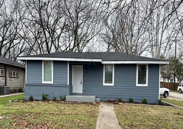 Photo 1 of Single family home for sale at 1802 Up The Grv St, Greenville, TX 75401 | MLS# 21374749 | Listing updated on 2026-09-18