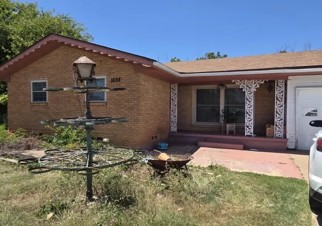 Photo 1 of Sale Pending at 1624 Andrews Dr, Wichita Falls, TX 76301 | MLS# 21373311 | Listing updated on 2026-09-23