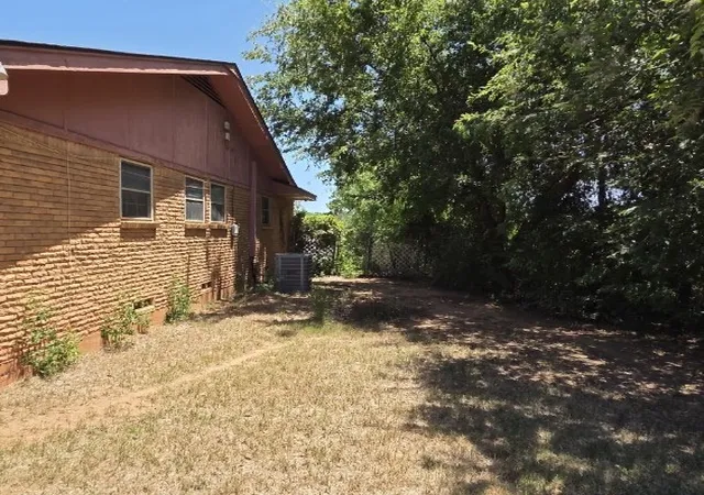 Photo 2 of Sale Pending at 1624 Andrews Dr, Wichita Falls, TX 76301 | MLS# 21373311 | Listing updated on 2026-09-23