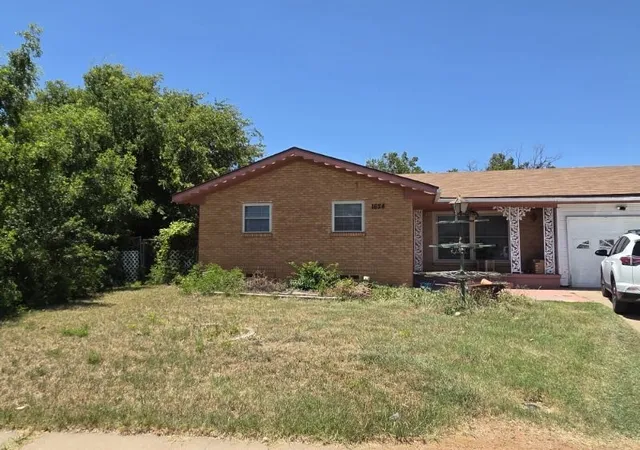 Photo 3 of Sale Pending at 1624 Andrews Dr, Wichita Falls, TX 76301 | MLS# 21373311 | Listing updated on 2026-09-23