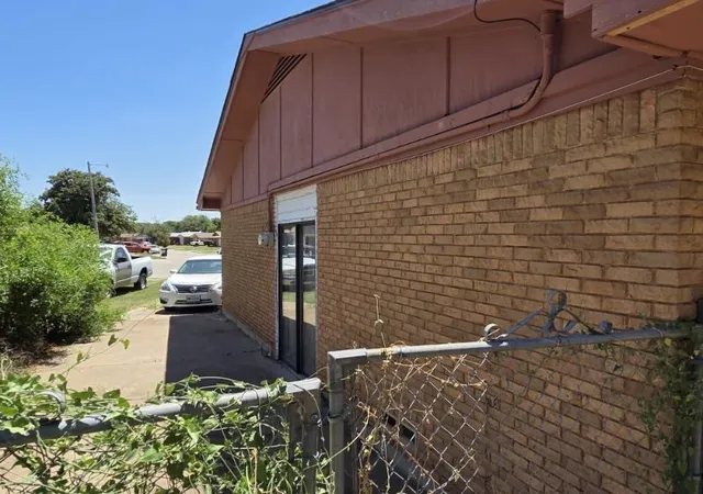 Photo 3 of Sale Pending at 1624 Andrews Dr, Wichita Falls, TX 76301 | MLS# 21373311 | Listing updated on 2026-09-23