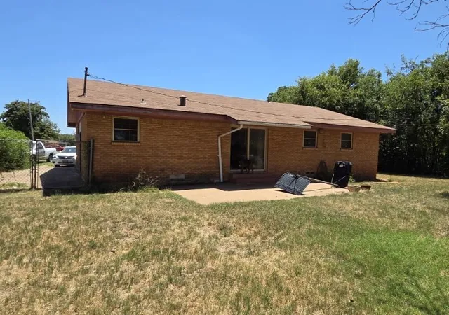 Photo 4 of Sale Pending at 1624 Andrews Dr, Wichita Falls, TX 76301 | MLS# 21373311 | Listing updated on 2026-09-23