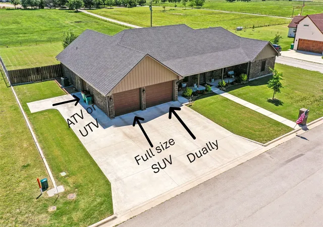 Photo 3 of Single family home for sale at 820 Fleitman Dr, Muenster, TX 76252 | MLS# 21374127 | Listing updated on 2026-09-02