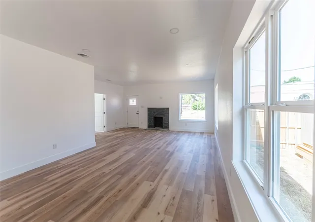 Photo 2 of Single family home for sale at 606 Davis St N, Sulphur Springs, TX 75482 | MLS# 21374787 | Listing updated on 2026-09-02