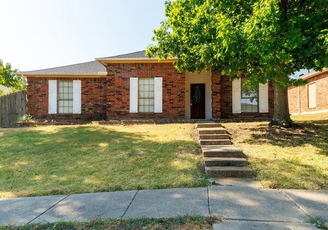 Photo 1 of Single family home for sale at 1018 Dandelion Dr, Mesquite, TX 75149 | MLS# 21374940 | Listing updated on 2026-10-06
