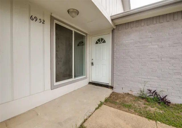 Photo 3 of Single family home for sale at 6952 Sammy Cir, Dallas, TX 75237 | MLS# 21374943 | Listing updated on 2026-09-02