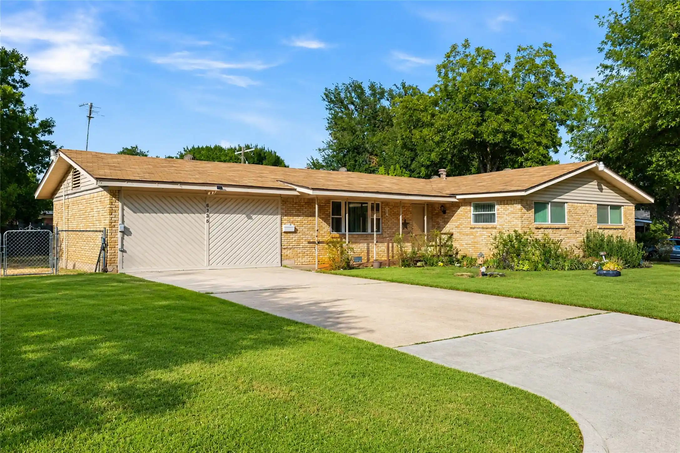 Photo 1 of Single family home for sale at 6725 Cylinda Sue Cir, North Richland Hills, TX 76180 | MLS# 21374839 | Listing updated on 2026-10-17