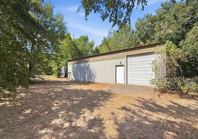 Photo 2 of Single family home for sale at 1027 Highway 377 N, Whitesboro, TX 76273 | MLS# 21374435 | Listing updated on 2026-09-02