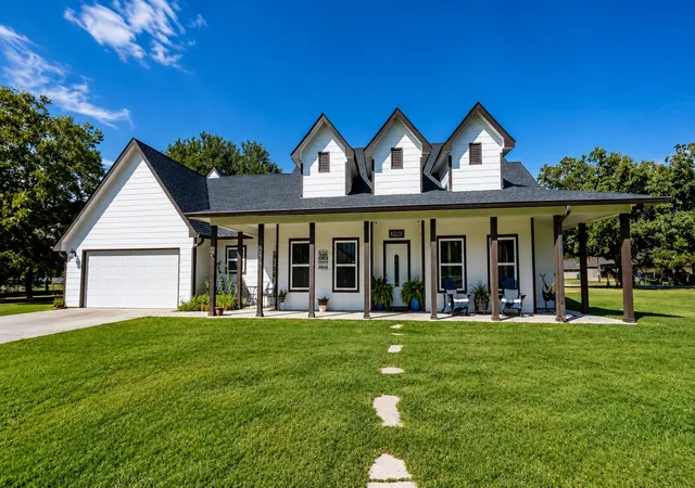 Photo 1 of Single family home for sale at 4000 Sioux Ct, Granbury, TX 76048 | MLS# 21371169 | Listing updated on 2026-10-01