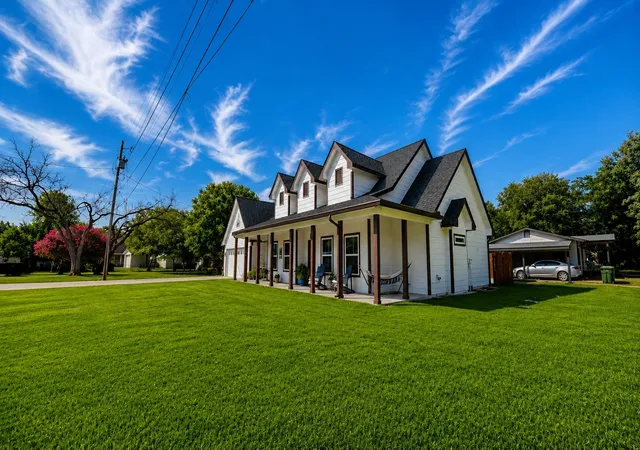 Photo 2 of Single family home for sale at 4000 Sioux Ct, Granbury, TX 76048 | MLS# 21371169 | Listing updated on 2026-10-01