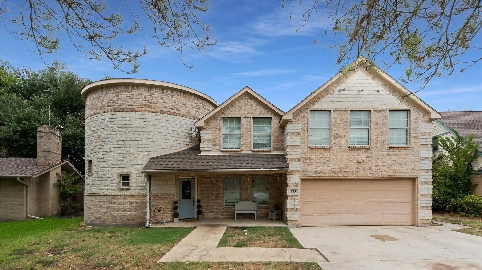 Photo 1 of Single family home for sale at 813 Beacon Hl Dr, Irving, TX 75061 | MLS# 21374432 | Listing updated on 2026-10-23