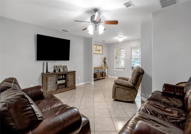Photo 3 of Single family home for sale at 813 Beacon Hl Dr, Irving, TX 75061 | MLS# 21374432 | Listing updated on 2026-09-27