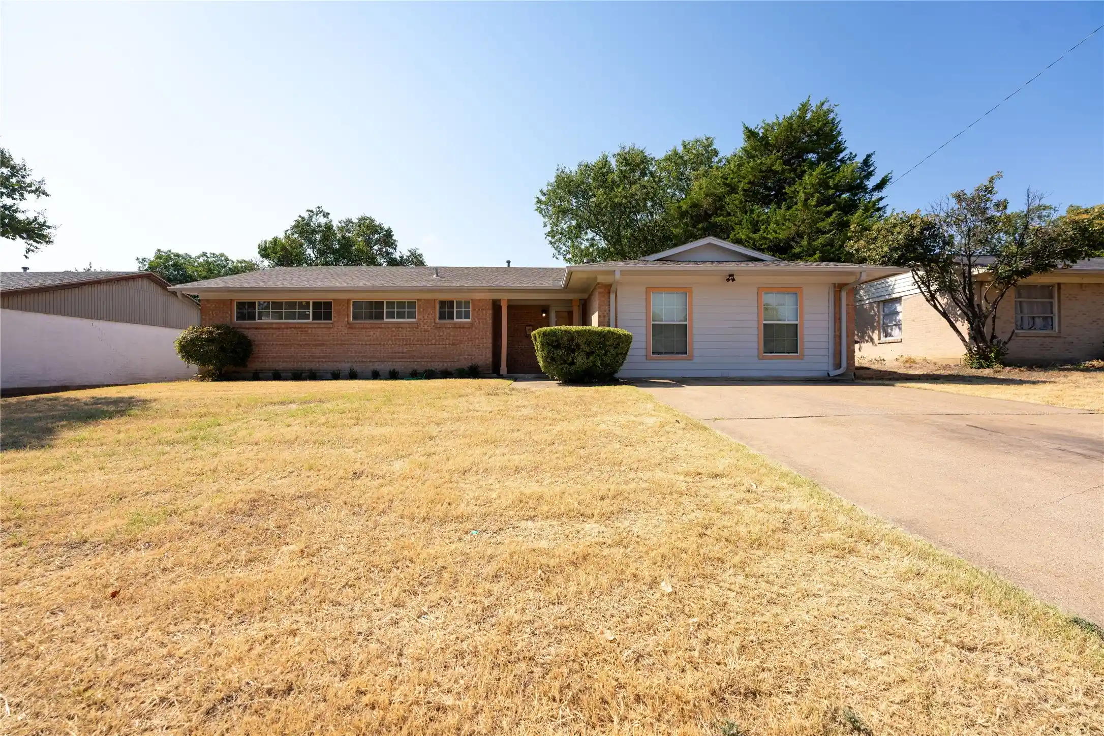 Photo 1 of Sale Pending at 818 Emberwood Dr, Dallas, TX 75232 | MLS# 21374014 | Listing updated on 2026-10-15
