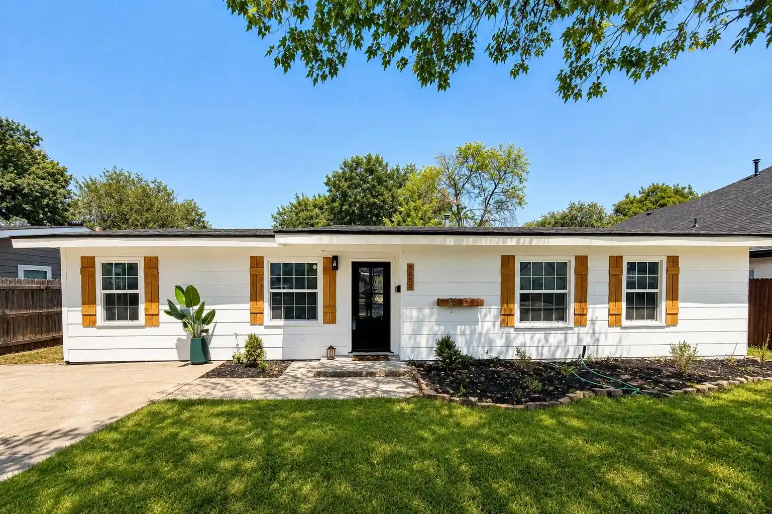 Photo 1 of Sale Pending at 5852 Lyle St, Westworth Village, TX 76114 | MLS# 21375032 | Listing updated on 2026-10-16