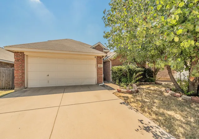 Single family home for sale at 2017 Graham Ranch Rd, Fort Worth, TX 76134 | MLS# 21372941