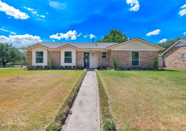 Photo 2 of Single family home for sale at 2520 Conrad St, Bossier City, LA 71111 | MLS# 21375051 | Listing updated on 2026-09-07