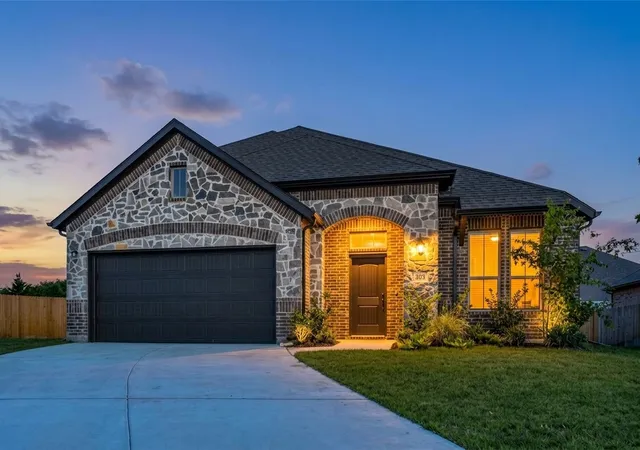 Photo 1 of Single family home for sale at 303 Maltese Dr, Red Oak, TX 75154 | MLS# 21375075 | Listing updated on 2026-09-25