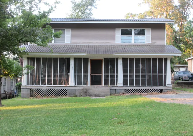 Single family home for sale at 115 E Topeka St, Shreveport, LA 71101 | MLS# 21375004