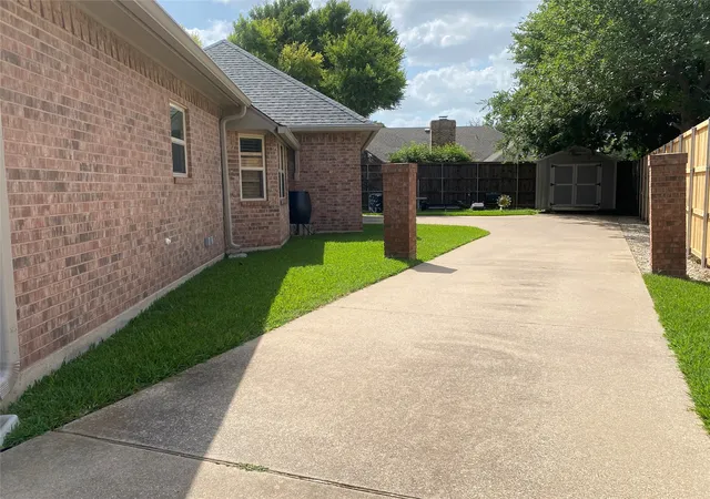 Photo 3 of Single family home for sale at 1631 Greenway Ct, Midlothian, TX 76065 | MLS# 21375121 | Listing updated on 2026-10-06