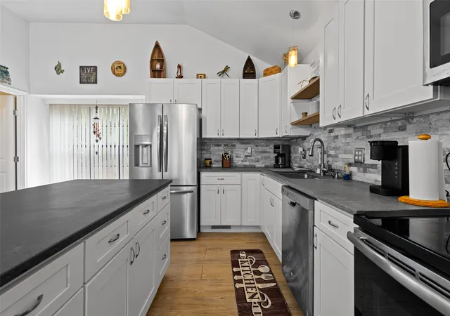 Photo 3 of Single family home for sale at 670 Redbud Dr, Avinger, TX 75630 | MLS# 21374771 | Listing updated on 2026-09-02