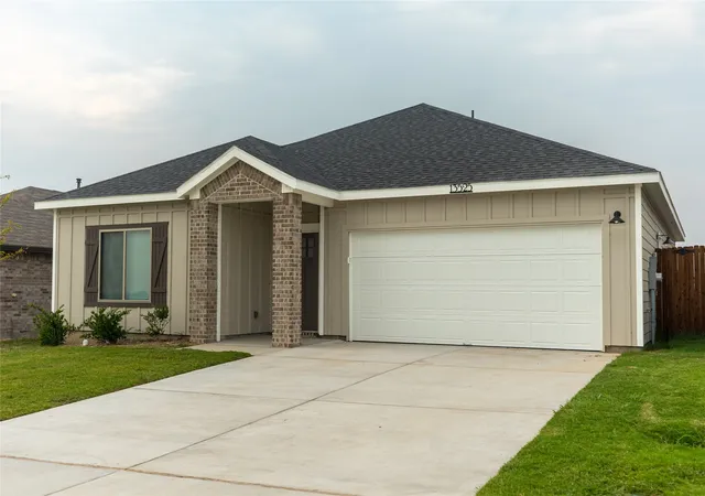 Photo 2 of Single family home for sale at 13525 Bonanza Cir, Cresson, TX 76035 | MLS# 21375131 | Listing updated on 2026-09-02