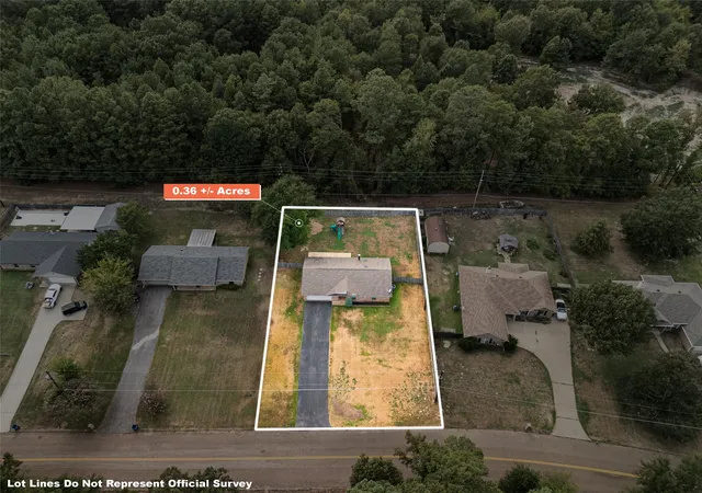 Photo 3 of Sale Pending at 311 Hillshore Dr, Longview, TX 75605 | MLS# 21375138 | Listing updated on 2026-09-21
