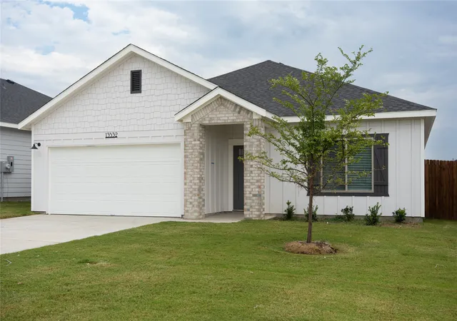Photo 2 of Single family home for sale at 13532 Stage Coach Ln, Cresson, TX 76035 | MLS# 21375145 | Listing updated on 2026-09-02
