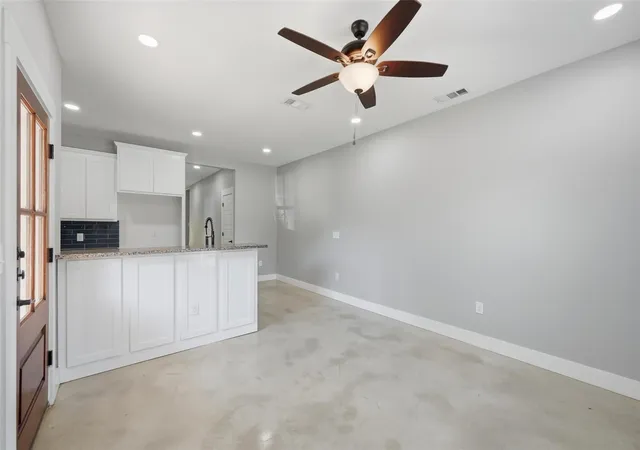 Listing Photo 4 - Condo for sale in building located at 1309 S 5th Ave, Denison, TX 75021