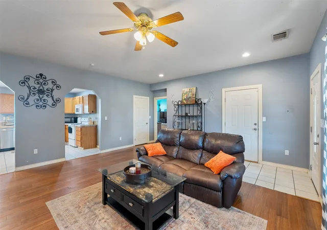 Photo 3 of Single family home for sale at 239 Seacraft Dr, Gun Barrel City, TX 75156 | MLS# 21375150 | Listing updated on 2026-09-02