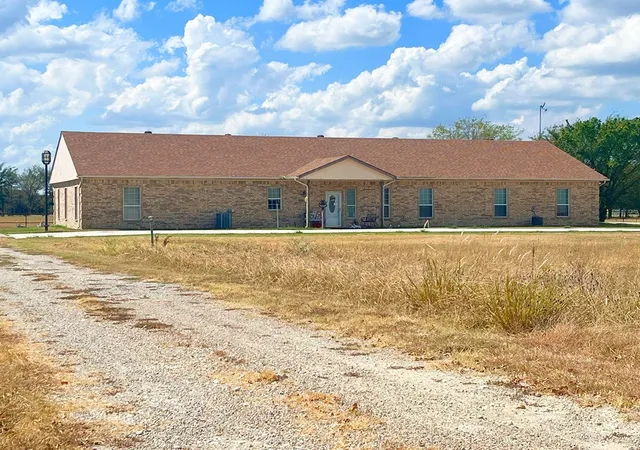 Photo 1 of Single family home for sale at 1365 Signal Rd, Quinlan, TX 75474 | MLS# 21375153 | Listing updated on 2026-09-02