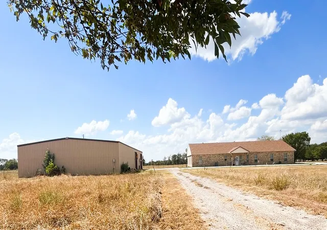 Photo 2 of Single family home for sale at 1365 Signal Rd, Quinlan, TX 75474 | MLS# 21375153 | Listing updated on 2026-09-02