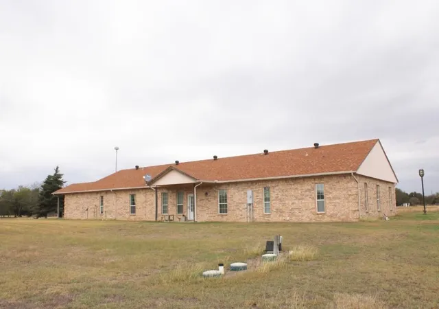 Photo 3 of Single family home for sale at 1365 Signal Rd, Quinlan, TX 75474 | MLS# 21375153 | Listing updated on 2026-09-02