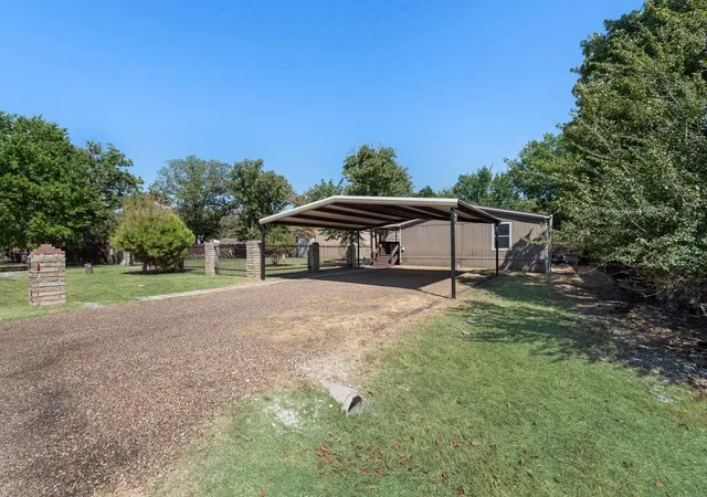 Photo 2 of Sale Pending at 1517 Mockingbird Ln, Azle, TX 76020 | MLS# 21375165 | Listing updated on 2026-09-17