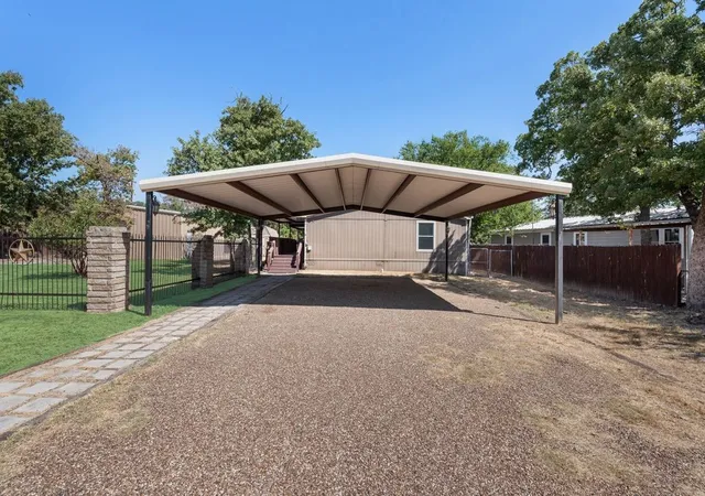 Photo 3 of Sale Pending at 1517 Mockingbird Ln, Azle, TX 76020 | MLS# 21375165 | Listing updated on 2026-09-17