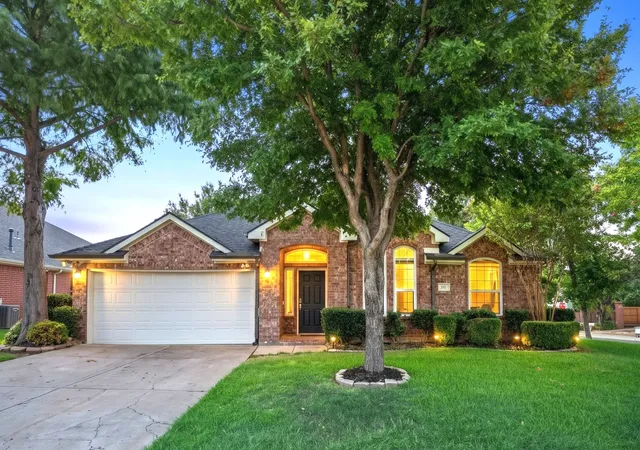 Photo 1 of Single family home for sale at 1 Mary Lou Ct, Mansfield, TX 76063 | MLS# 21372728 | Listing updated on 2026-10-08