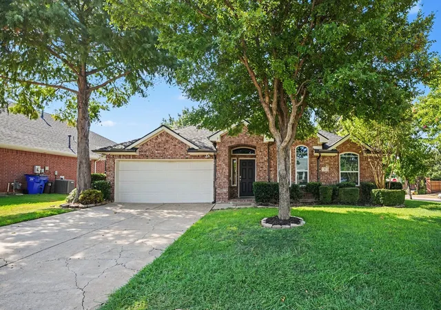Photo 2 of Single family home for sale at 1 Mary Lou Ct, Mansfield, TX 76063 | MLS# 21372728 | Listing updated on 2026-10-08
