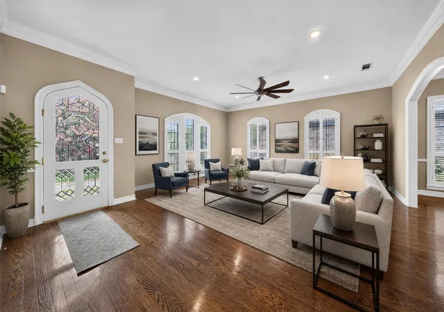Photo 3 of Single family home for sale at 504 Hyde Park Dr, Tyler, TX 75701 | MLS# 21375211 | Listing updated on 2026-09-21