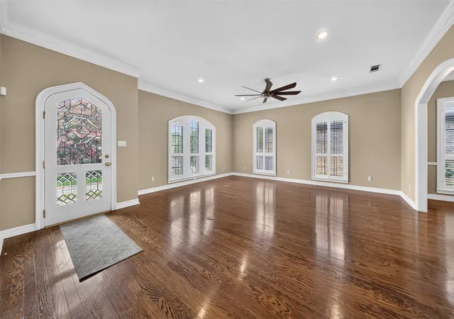 Photo 3 of Single family home for sale at 504 Hyde Park Dr, Tyler, TX 75701 | MLS# 21375211 | Listing updated on 2026-09-21