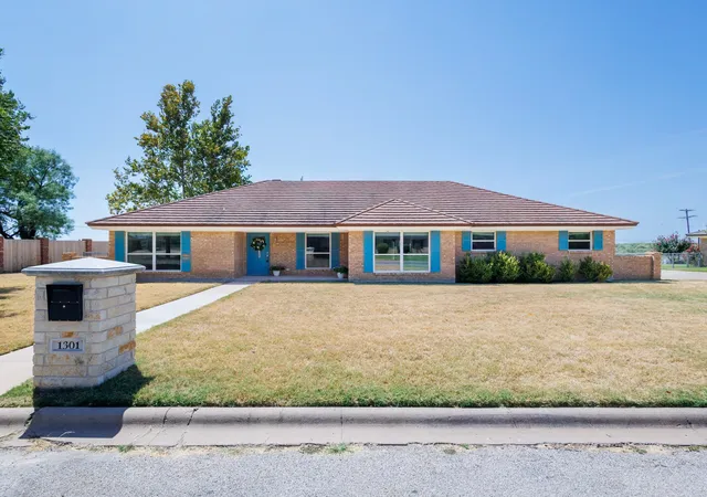 Photo 1 of Single family home for sale at 1301 Hillcrest St, Coleman, TX 76834 | MLS# 21373686 | Listing updated on 2026-10-06