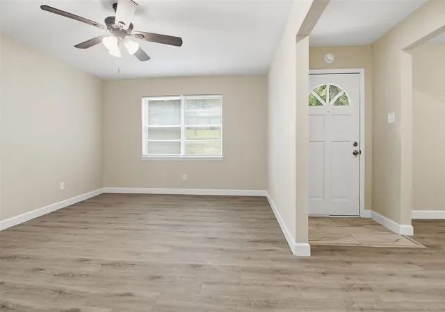 Photo 4 of Single family home for sale at 2703 Oak Cliff Ln, Arlington, TX 76012 | MLS# 21375254 | Listing updated on 2026-09-18