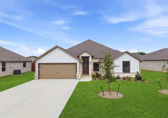Photo 3 of Single family home for sale at 728 Raylan St, Springtown, TX 76082 | MLS# 21373700 | Listing updated on 2026-09-21