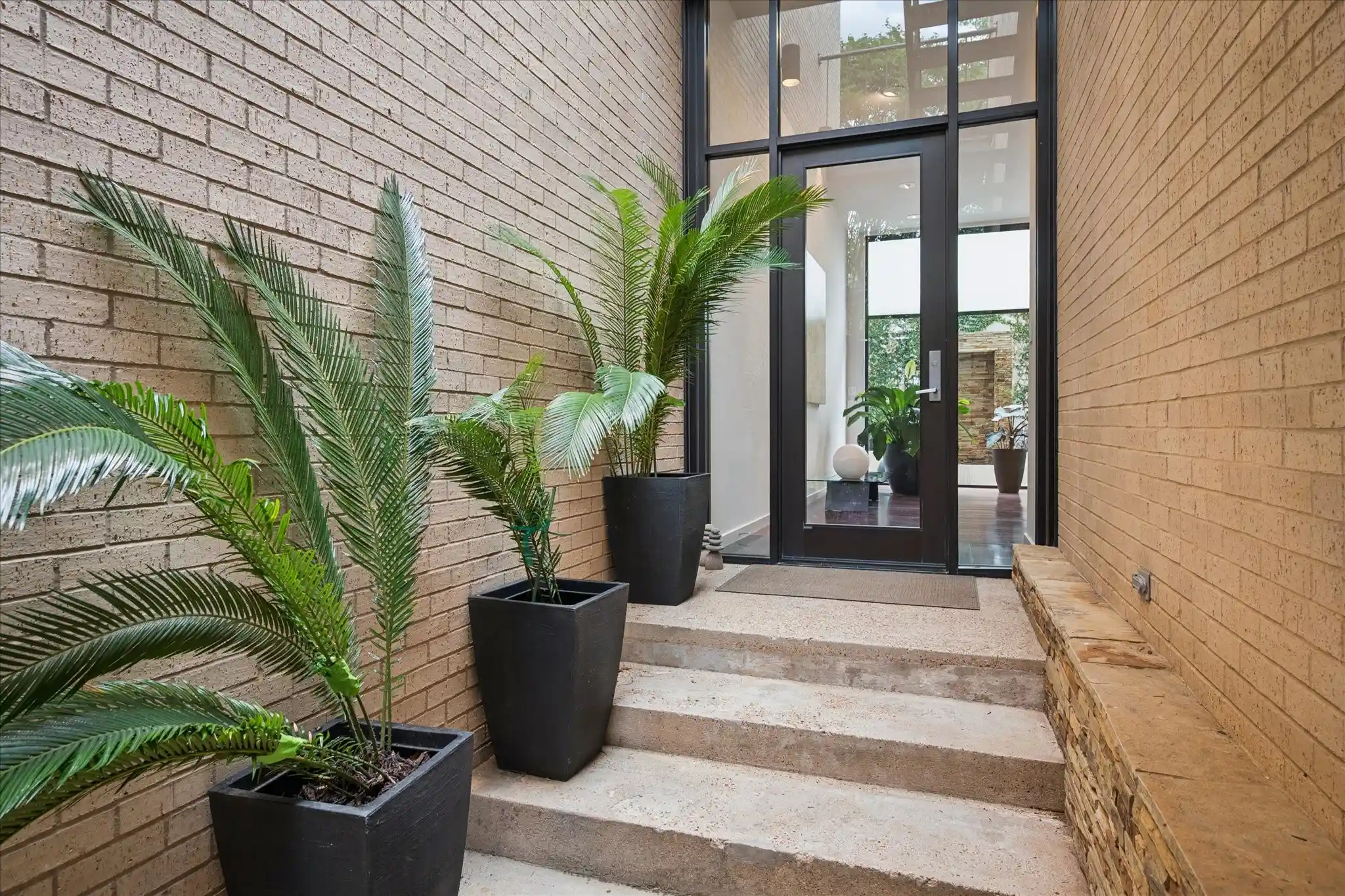 Townhouse for sale at 3210 Elizabeth St, Dallas, TX 75204 | MLS# 21364413