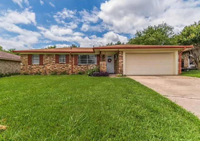 Photo 1 of Single family home for sale at 2015 Brenda Ave, Denison, TX 75020 | MLS# 21375279 | Listing updated on 2026-09-02