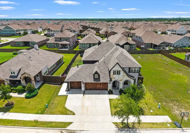 Photo 3 of Single family home for sale at 1042 Watercourse Pl, Royse City, TX 75189 | MLS# 21375268 | Listing updated on 2026-09-28