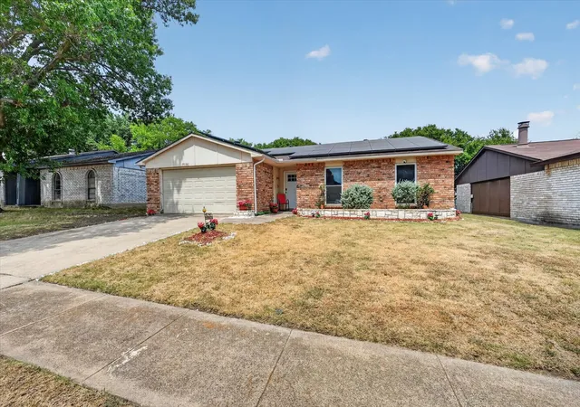 Photo 3 of Sale Pending at 7131 Nutmeg Ln, Dallas, TX 75249 | MLS# 21366512 | Listing updated on 2026-09-25