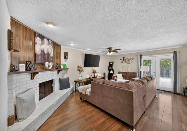 Photo 4 of Sale Pending at 7131 Nutmeg Ln, Dallas, TX 75249 | MLS# 21366512 | Listing updated on 2026-09-25