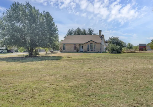 Photo 2 of Sale Pending at 7029 County Rd 526, Mansfield, TX 76063 | MLS# 21369594 | Listing updated on 2026-10-01