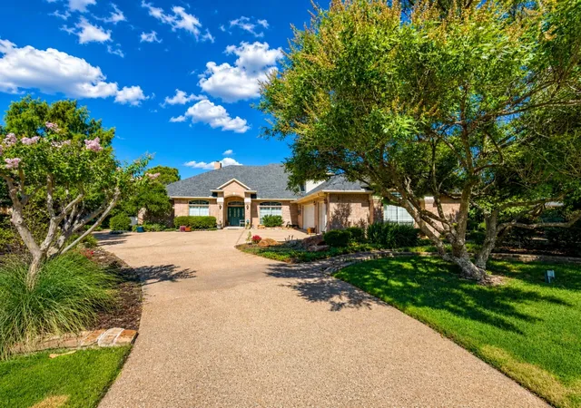 Photo 1 of Single family home for sale at 702 Pintail Ct, Granbury, TX 76049 | MLS# 21373736 | Listing updated on 2026-09-25