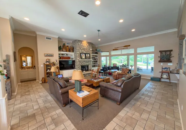 Photo 2 of Single family home for sale at 702 Pintail Ct, Granbury, TX 76049 | MLS# 21373736 | Listing updated on 2026-09-25
