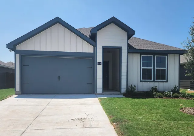 Photo 1 of Single family home for sale at 1216 Breezy Oak Dr, Nevada, TX 75173 | MLS# 21375380 | Listing updated on 2026-10-02